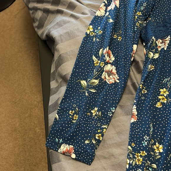 Torrid Floral Top 4x - Picture 6 of 6